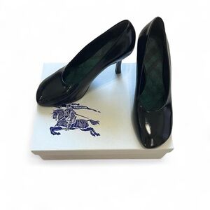 Burberry Baby Black Leather pump heel with almond toe style shoes